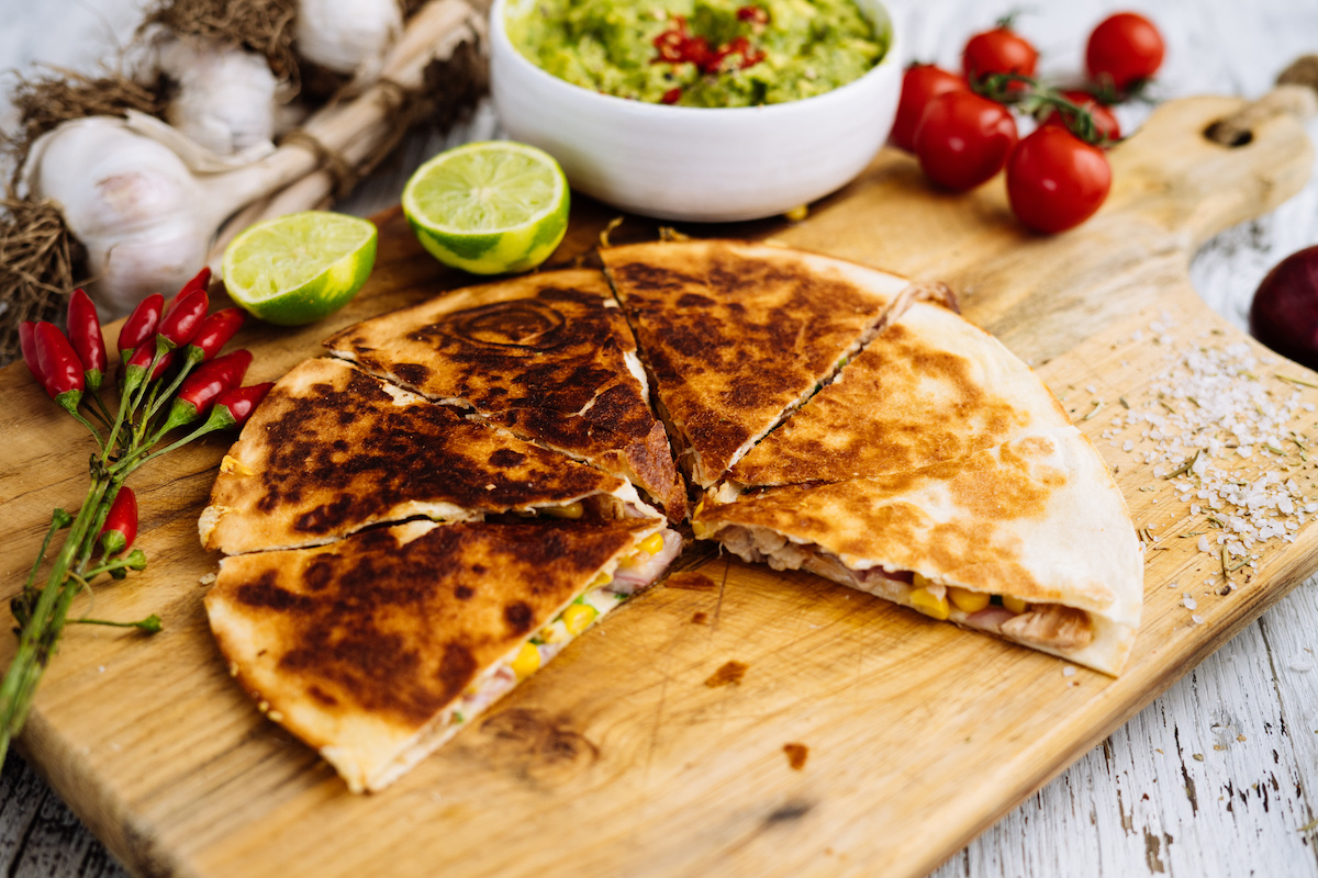 QUESADILLAS MIT PULLED CHICKEN - Tici Kaspar